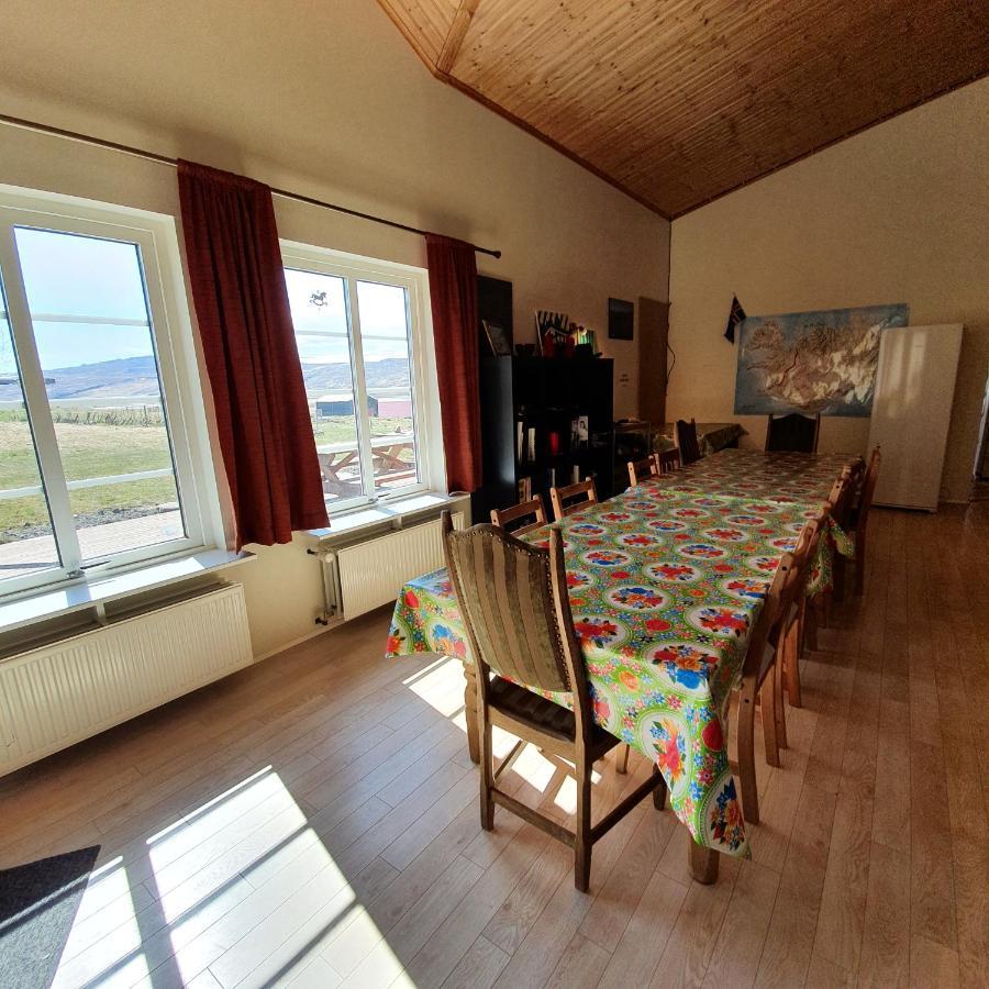 Hvammur 2 Guesthouse Red House Бльондюоус Екстер'єр фото