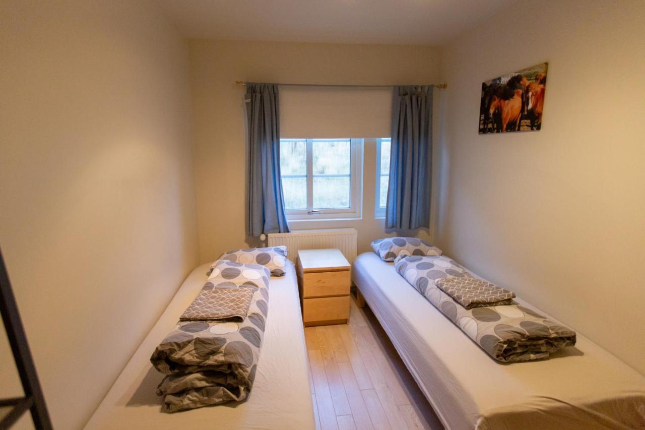 Hvammur 2 Guesthouse Red House Бльондюоус Екстер'єр фото